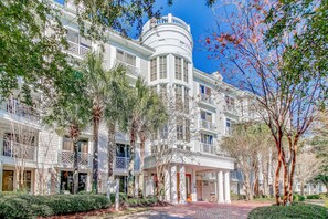 Exterior - Sunlit condo with washer&dryer, AC, pool, outdoor hot tub, & beach access (Miramar Beach)