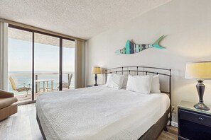 3 bedrooms, WiFi, bed sheets - Spacious waterfront condo w/ shared pool/hot tub/gym & beach access (Miramar Beach)