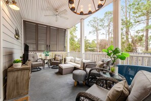 TV, offices - Classic beach home with shared pool access, WiFi, and central air conditioning (Santa Rosa Beach)