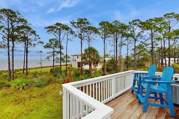 Property grounds - Gorgeous coastal home with plenty of space and easy beach access (St. George Island)