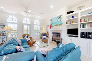 TV, fireplace, DVD player, stereo - Beautiful dog-friendly home steps away from the beach (St. George Island)