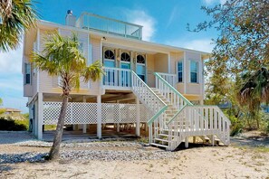Exterior - Beautiful dog-friendly home steps away from the beach (St. George Island)