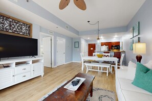 TV - Cozy coastal condo with shared pool/hot tub and easy Bbach access (Miramar Beach)
