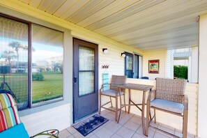 Terrace/patio - Updated ground-floor condo with patio, W/D, pool, BBQ area, & AC - near beach (Miramar Beach)