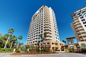 Exterior - 2-unit retreat w/ luxe amenities - steps to the sand (Miramar Beach)