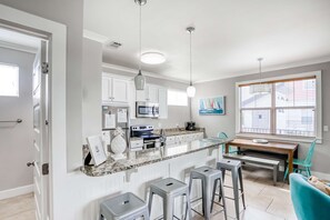 Fridge, microwave, oven, stovetop - Sunny Side Up Santa Rosa beach (Miramar Beach)