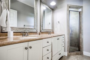Shower, towels - Sunny Side Up Santa Rosa beach (Miramar Beach)