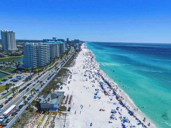 Beach nearby - Lakefront condo with pool, pickleball, golf & private beach access (Miramar Beach)