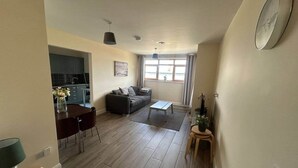 TV - 2 bedroom ; Family friendly ; Private gardens 5pax (Tallaght)
