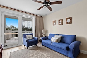 TV, offices - Third-floor condo with pool, high-speed WiFi & private washer/dryer (Miramar Beach)