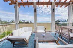 Outdoor dining - North Cape BAY FRONT, pet considered, elevator, Ovation community, beach gear (Port st Joe)