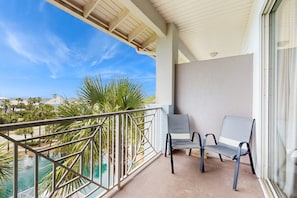 Property grounds - Santa Rosa Beach retreat with shared pool, hot tub, close to dining, & parks (Santa Rosa Beach)