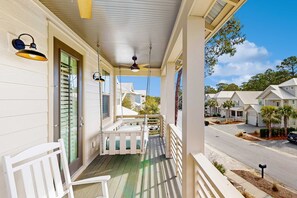 Terrace/patio - Gorgeous coastal home with pool, bikes, & large balcony - near beaches & parks (Santa Rosa Beach)