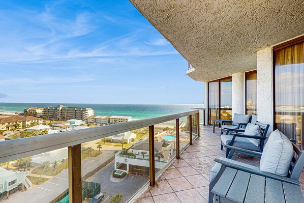 Property grounds - Amazing waterfront villa w/internet, washer/dryer, shared pool & hot tub (Miramar Beach)