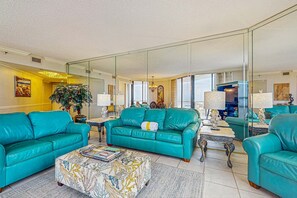 Interior - Amazing waterfront villa w/internet, washer/dryer, shared pool & hot tub (Miramar Beach)