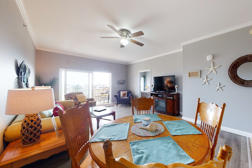 Charming Condo At Waterside With Shared Pool, Hot Tub, Free Wifi, And Ac - Mexico Beach, FL
