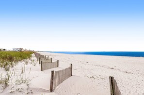 Beach nearby - Charming Condo at Waterside with Shared Pool, Hot Tub, Free WiFi, and AC (Mexico Beach)