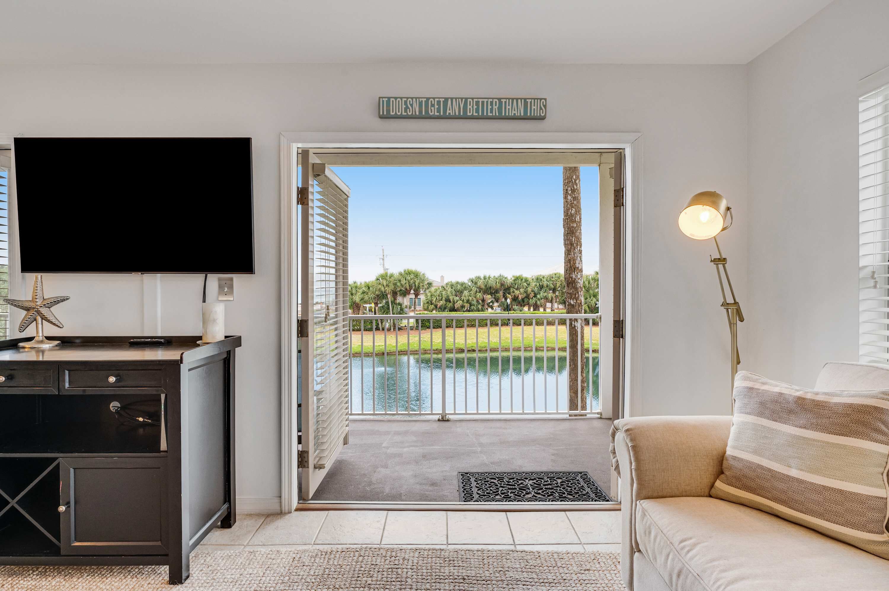 تلفزيون، مشغل دي في دي، مكتب