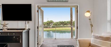 تلفزيون، مشغل دي في دي، مكتب