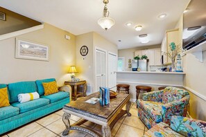TV, DVD player, offices - Bright townhome with patio, fenced yard & pool - near shops and dining (Miramar Beach)