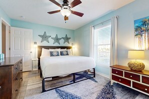 1 bedroom, iron/ironing board, travel cot, WiFi - Condo only steps from the beach with Complimentary Beach Service (Navarre Beach)
