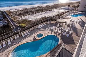 Pool - Spacious condo with Gulf-front balcony, hot tub & pool - on the beach (Navarre Beach)