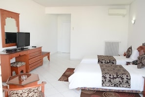 Chambre Double ou avec lits jumeaux, balcon, vue ville | Wi-Fi gratuit