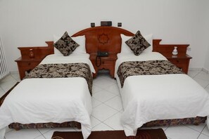 Basic dubbelrum eller tvåbäddsrum - balkong - utsikt mot staden