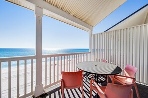 Outdoor dining - Gorgeous condo with ocean views, inviting balcony, bright interior, washer/dryer (Santa Rosa Beach)