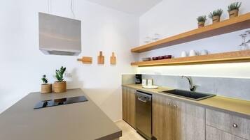 Fridge, oven, dishwasher, coffee/tea maker