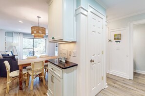 Interior - Bright Townhouse with High-Speed WiFi, Private Washer/Dryer, and Pool (Santa Rosa Beach)