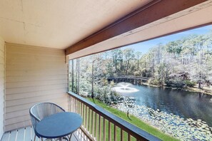 Property grounds - Bright Townhouse with High-Speed WiFi, Private Washer/Dryer, and Pool (Santa Rosa Beach)