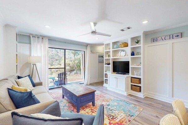 TV, offices - Bright Townhouse with High-Speed WiFi, Private Washer/Dryer, and Pool (Santa Rosa Beach)