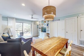 Dining - Bright Townhouse with High-Speed WiFi, Private Washer/Dryer, and Pool (Santa Rosa Beach)