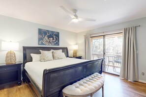 2 bedrooms, iron/ironing board, WiFi - Bright Townhouse with High-Speed WiFi, Private Washer/Dryer, and Pool (Santa Rosa Beach)