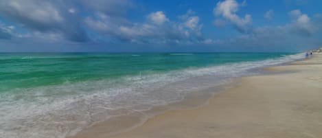 Una spiaggia nelle vicinanze