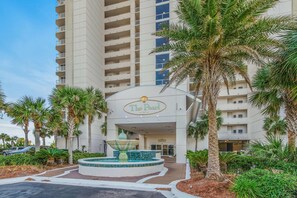 Exterior - Comfortable Gulf front condo with amazing views & pool, near dining (Navarre Beach)