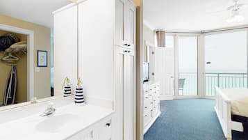 2 bedrooms, iron/ironing board, WiFi