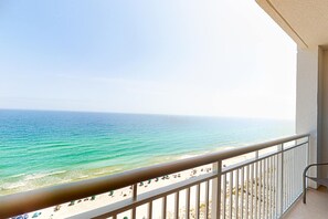 Property grounds - Comfortable Gulf front condo with amazing views & pool, near dining (Navarre Beach)