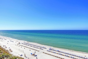 On the beach - Spacious, waterfront condo with furnished balcony, pools & fitness room (Panama City Beach)