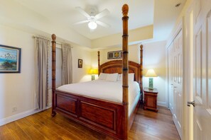 1 bedroom, iron/ironing board, WiFi, bed sheets - Lovely beachfront condo with Gulf views, pool & gym - steps to Pier Park (Panama City Beach)