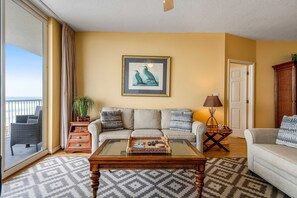 TV, offices - Oceanfront condo with WiFi, central AC, & shared pool and hot tub - great views (Navarre Beach)