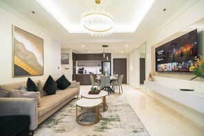 TV - SettlerHomes, 14F Ocean View Gem with Private Beach (Dubai)