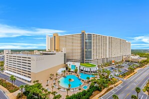 Exterior - Beautiful 2 BD Condo with city and ocean views, Pools & Hot tubs (Panama City Beach)