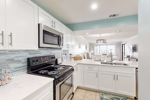 Fridge, microwave, oven, stovetop - Beachview Condo with full kitchen, shared pool, hot tub and beach access (Panama City Beach)