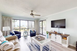TV, offices - Beachview Condo with full kitchen, shared pool, hot tub and beach access (Panama City Beach)