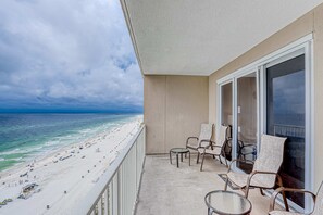 Property grounds - Beachfront condo with Gulf views, pool, hot tub, balcony, AC & W/D (Panama City Beach)
