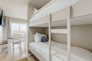 1 bedroom, WiFi, bed sheets - Cozy Coastal Gulf Island Condo with Shared Pool and Beach Access (Navarre)