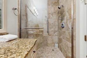Shower, hair dryer, towels - Enchanting & modern waterfront condo just steps to the beach, pools & hot tubs (Panama City Beach)