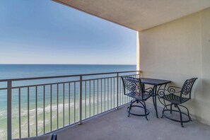 Property grounds - Oceanfront Condo with WiFi, Pool, & Hot Tub - Walk to Beach (Panama City Beach)